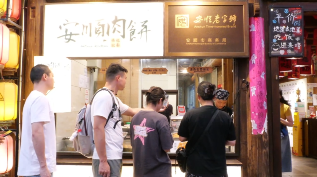 浓浓“烟火气” 点亮城市“夜经济”。