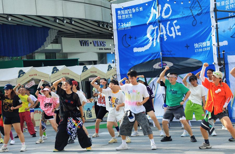 3、“No Stage”路边音乐会现场。.jpg