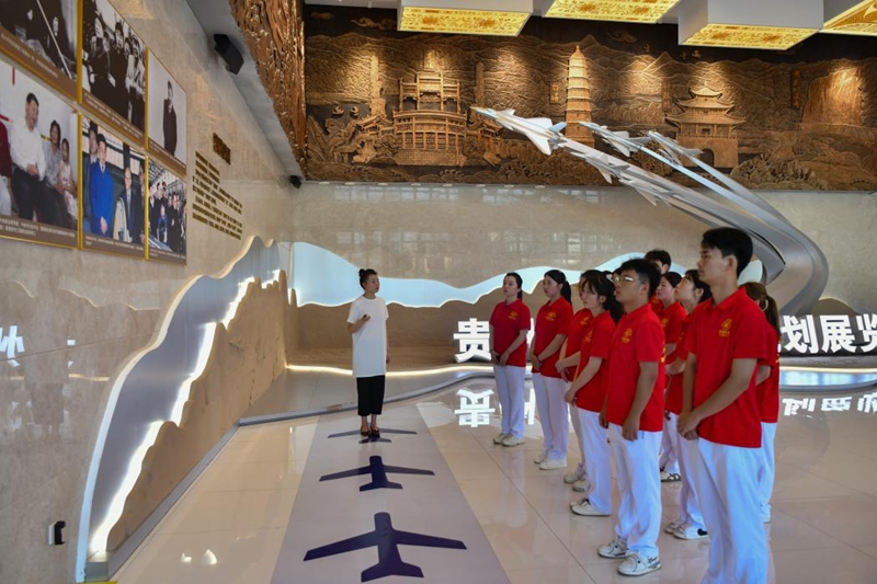 实践团参观贵州航空规划城展览馆