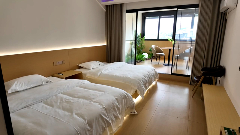图为普定县白岩镇韭黄村旅居民宿房间。