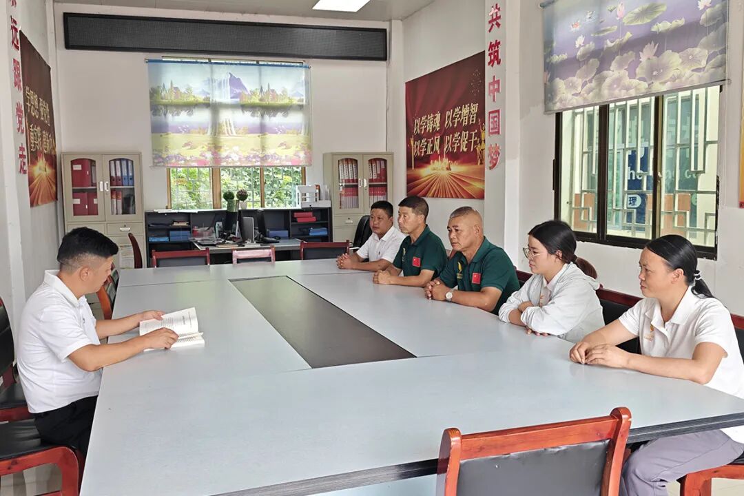 黄鹤营村“两委”晨会。