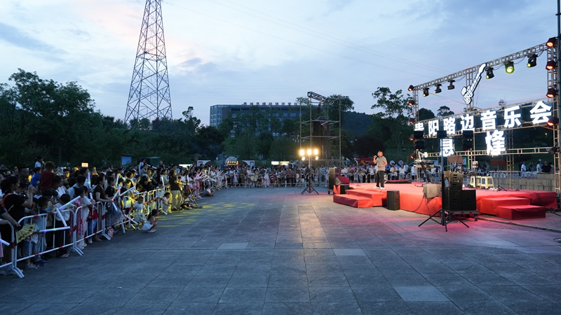 路邊音樂會.jpg