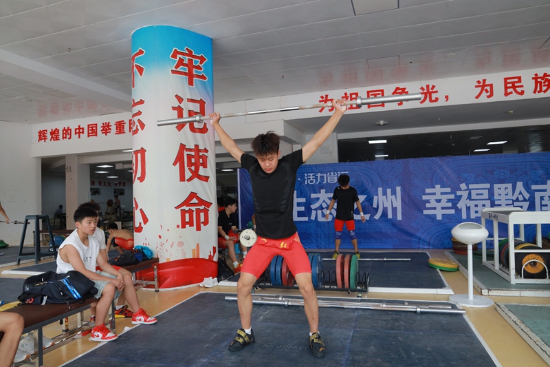 运动员在热身训练.JPG