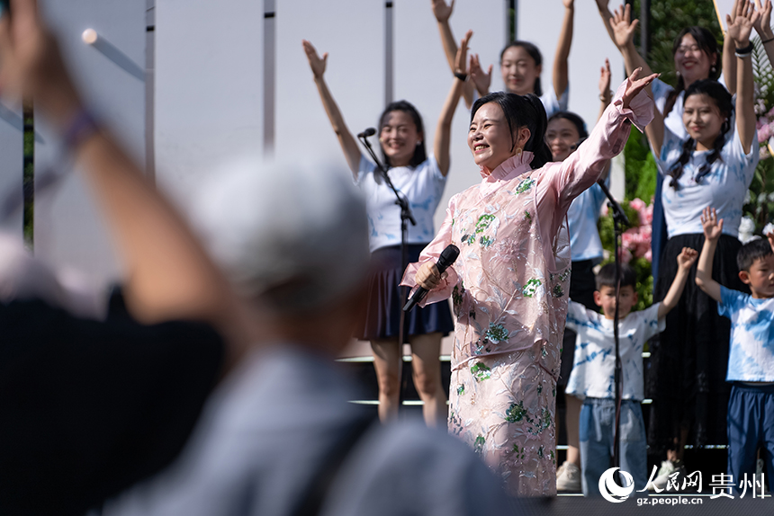 黔灵好市·龚琳娜张英席贵阳邻里音乐会现场。人民网记者 涂敏摄