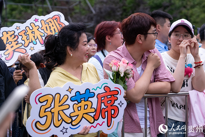 黔灵好市·龚琳娜张英席贵阳邻里音乐会现场。人民网记者 涂敏摄