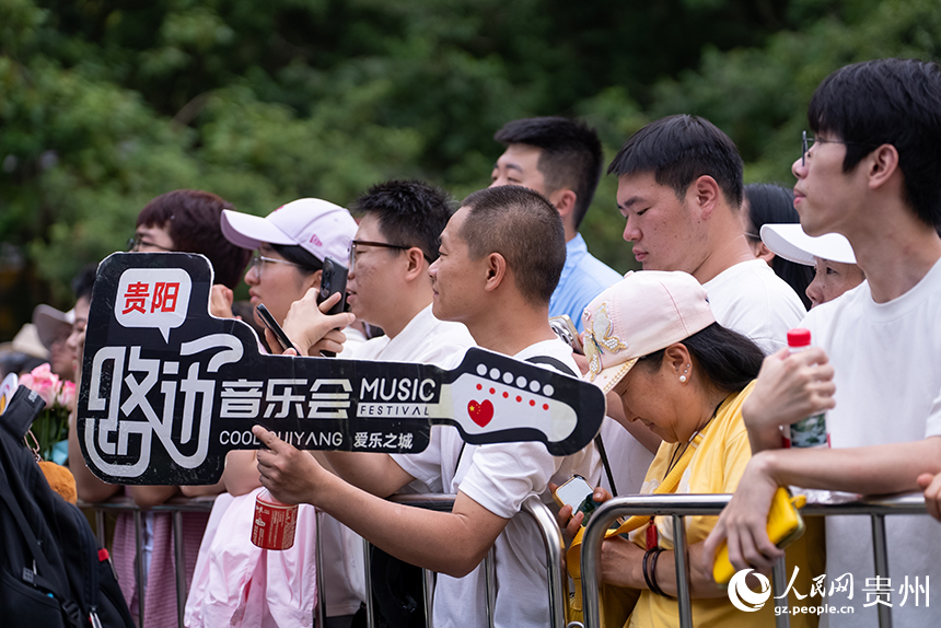 黔灵好市·龚琳娜张英席贵阳邻里音乐会现场。人民网记者 涂敏摄