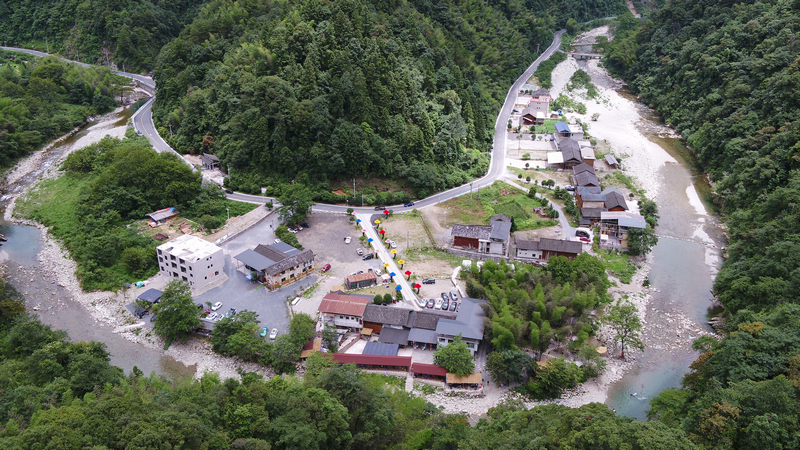 桃花源村房车露营基地。