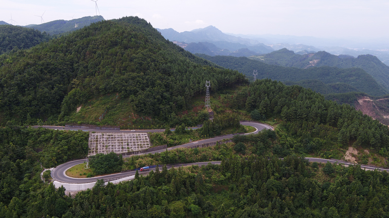 G352线盘山公路。