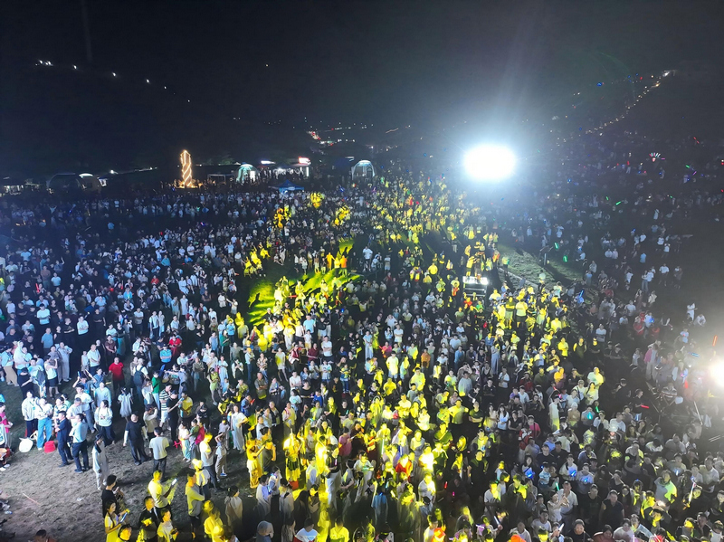 G352线盘石镇黔东草海音乐会现场。