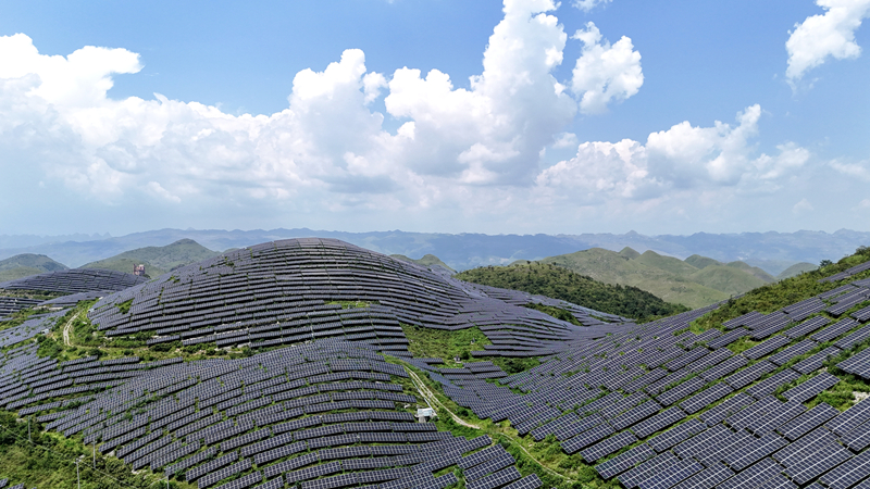 晴隆荒山上光伏發電場一角。