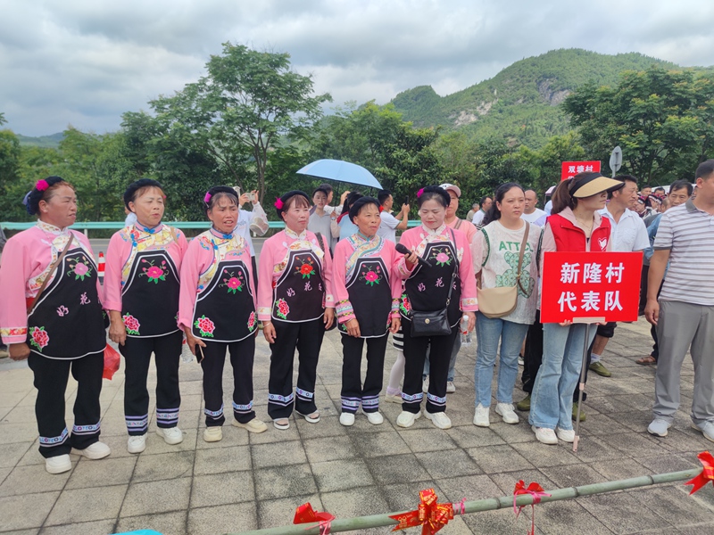 开阳县南江乡民族服饰活动。