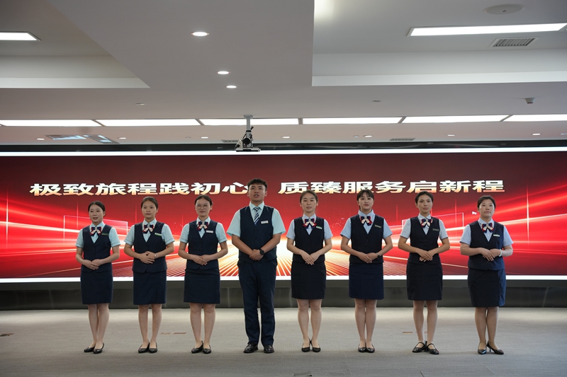 3、现场演绎厅堂服务。.JPG