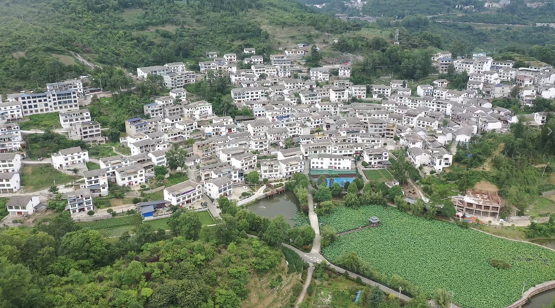 8、航拍龍宮鎮桃子村。黃果樹旅游區供圖.jpg