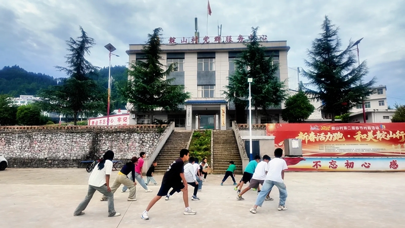 1 图为普定县穿洞街道靛山村开展假期公益托管服务活动现场.jpg