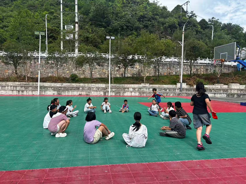 开阳县南龙乡翁朵村暑期公益课堂课间活动