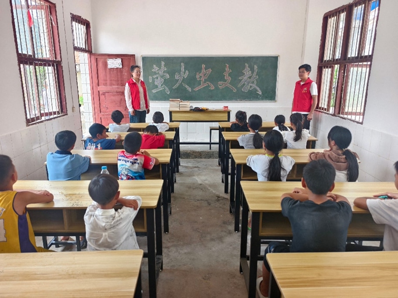 独山三棒村大学学子连续八年守护家乡儿童成长 (2)