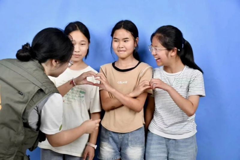 4.志愿服务拍摄团拍摄现场。共青团贵州省委供图