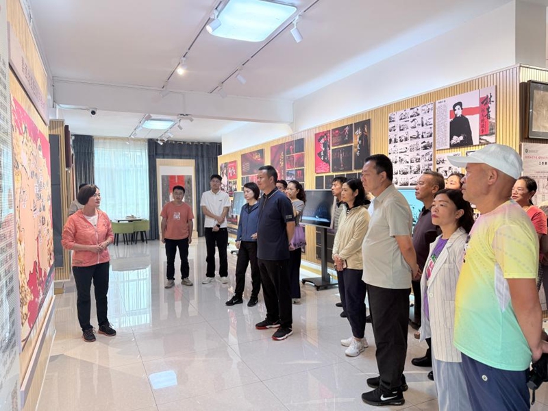 1.在黔西北红色文化传承成果展示中心参观学习