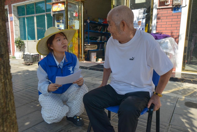 2.贵州大学青春筑盾宣讲团走进息烽开展金融防诈科普宣教。贵州大学供图