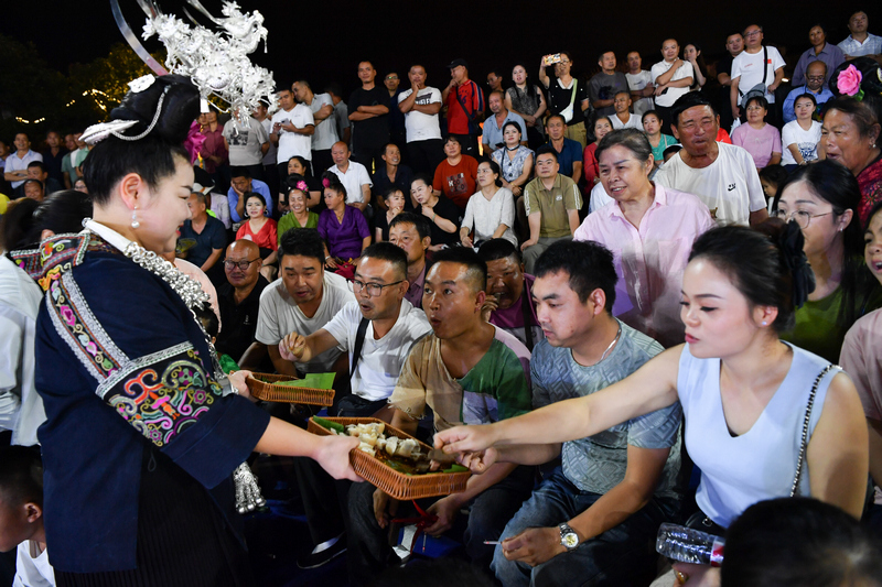 2026贵州雷山姑妈篮球“村村杯”县级联赛落幕西江村斩获总冠军(图1)