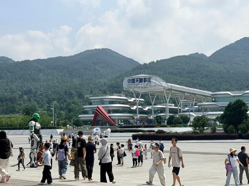 1、八方游客慕名而來。.jpg