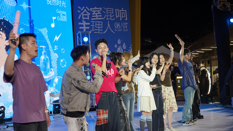 兩支戰隊同唱一首歌。
