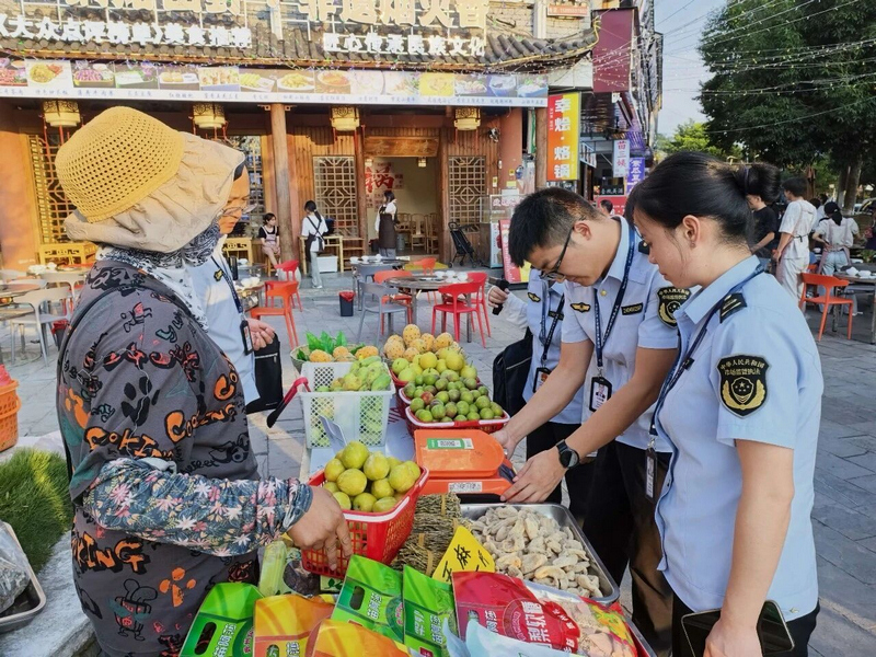 市场监管局开展巡查。