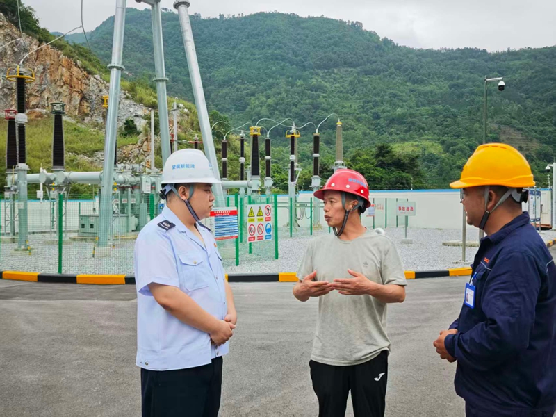1 合规辅导赋能 助力光伏产业“追光逐日”.jpg
