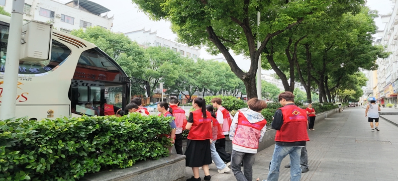 点对点暖心送工，家门口直达厂门口。
