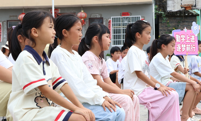 暖心助学扬新风！独山县阳地村塘董组村民向优秀学子发放奖学金 (2)
