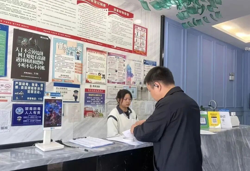 图片市场监管部门对辖区酒店进行检查1