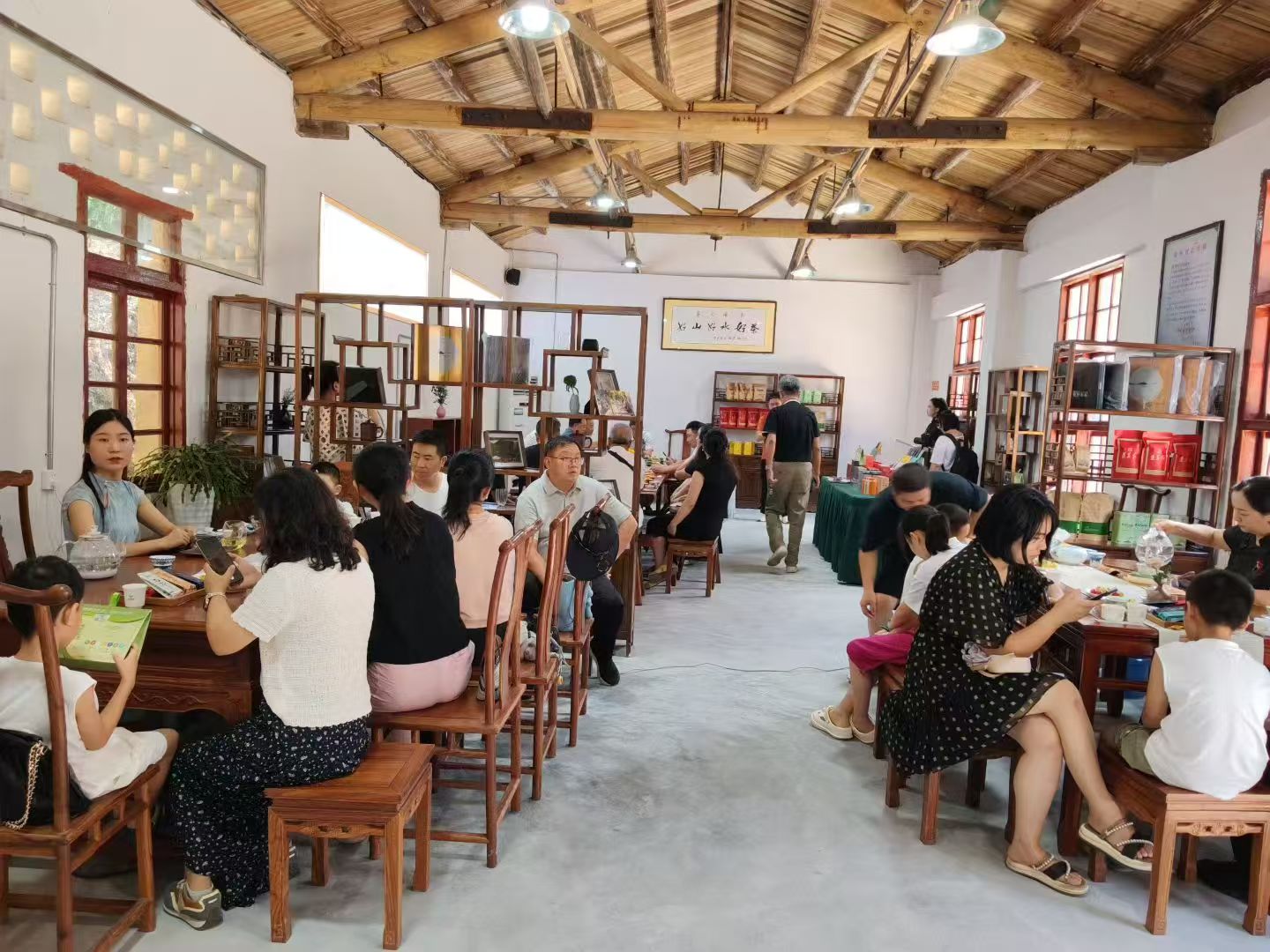 “七日茶約·處暑雅集”茶文化沙龍在貴州茶工業博物館內舉行。田茂瑜攝