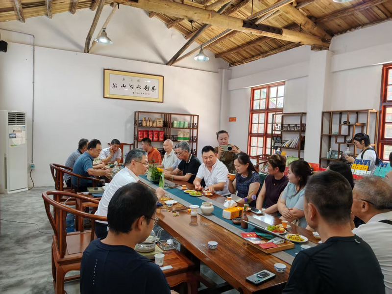 茶會現場交流品鑒茶香。貴州茶文化生態博物館供圖