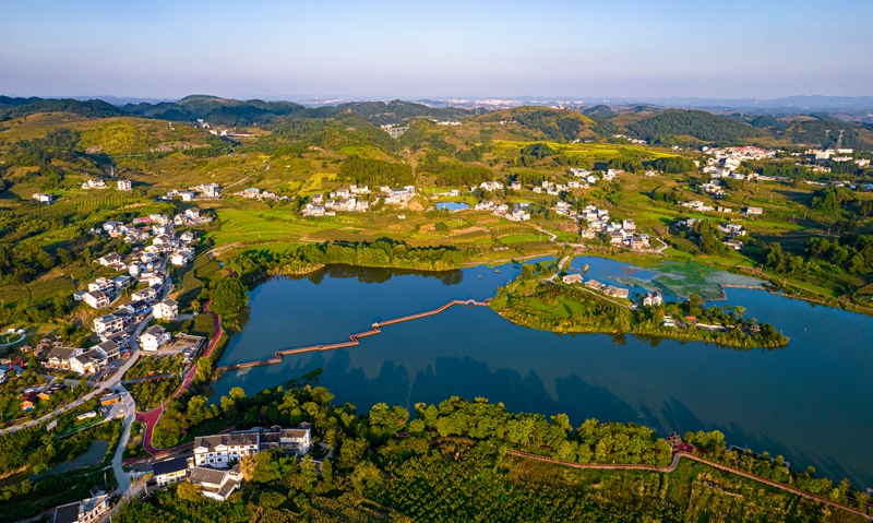 8月23日，貴州省黔西市林泉鎮海子社區鄉村美景。