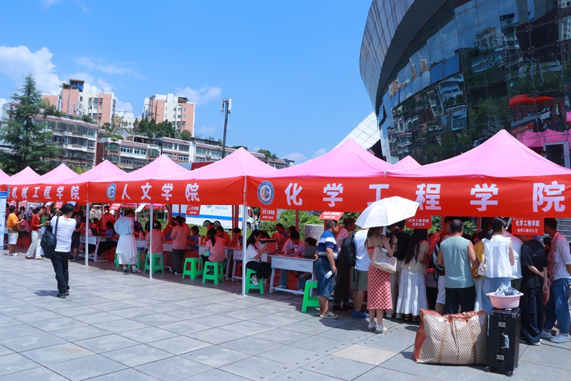 贵工程温情迎接2026级新生 (2)