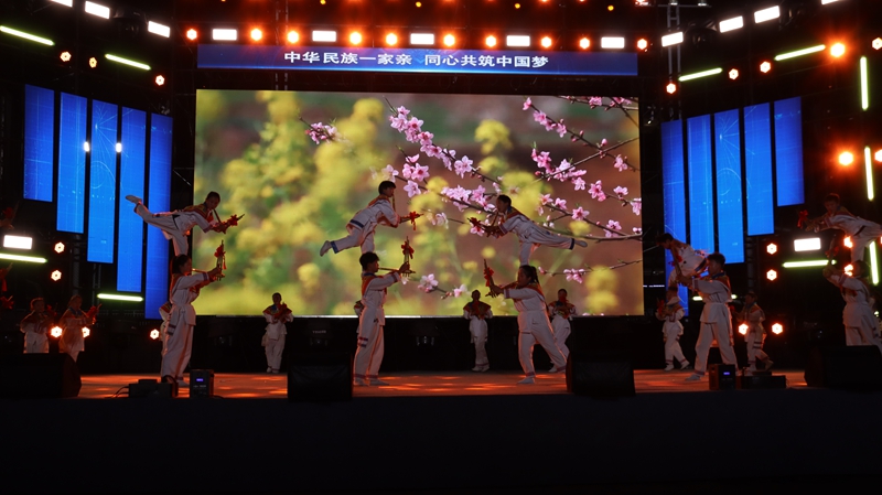 2026年8月22日，赫章縣跳花坡非遺舞蹈《滾山珠》展演 劉虹艷 攝