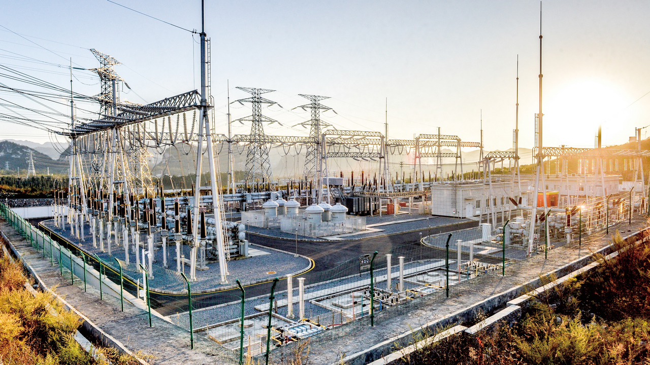 興仁市巴鈴鎮萬峰電力220千伏變電站
