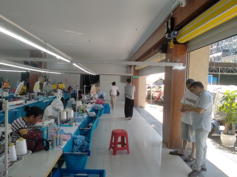 图为:开阳天明玩具有限公司的绣花抱枕加工