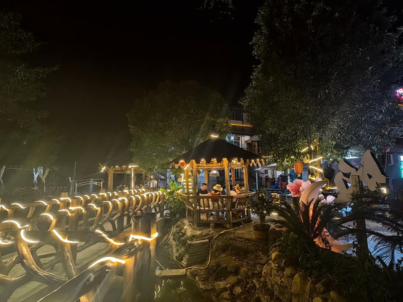 点亮夜色烟火 做强夜间经济名片。
