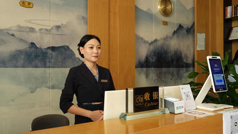 凉夏引客来 小店酒店旺 贵州平坝避暑经济跑出加速度。