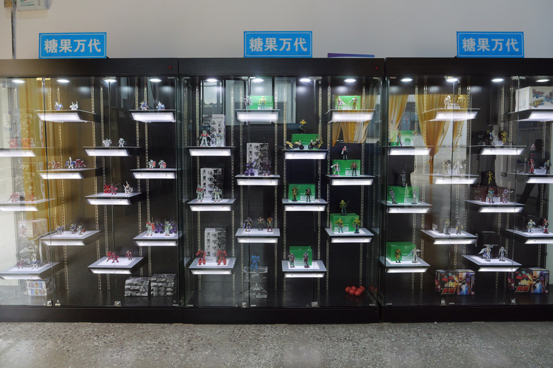 孟溪強村富民工坊裡的出口產品展示。