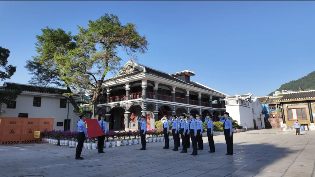 圖為民警們對黨和人民的庄嚴承諾。