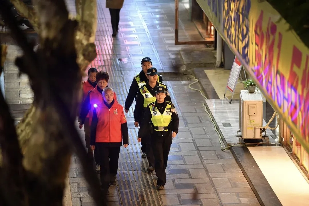 圖為民警巡邏。