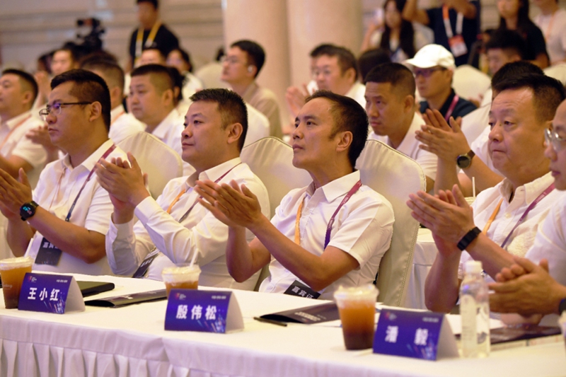 圖:出席嘉賓正在認真聆聽主題分享
