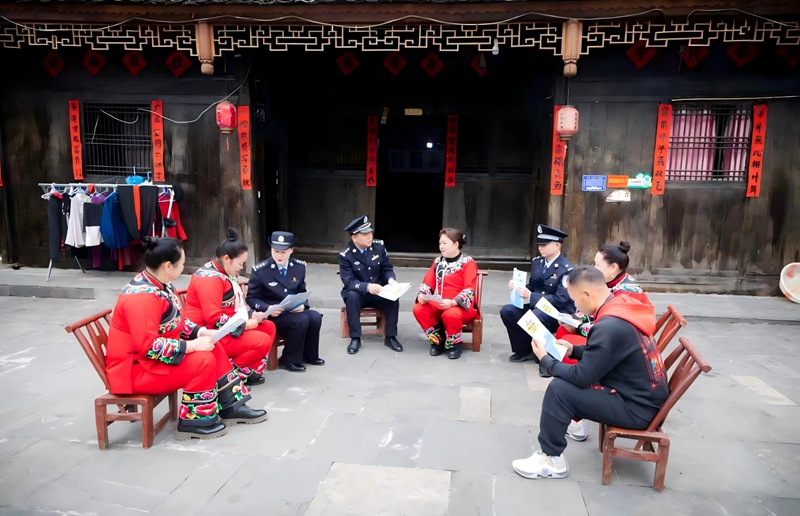 松桃苗族自治县深化苗汉双语普法。