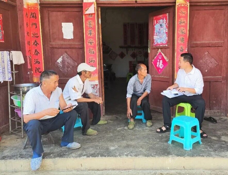 1 图为饶洁鑫开展入户走访