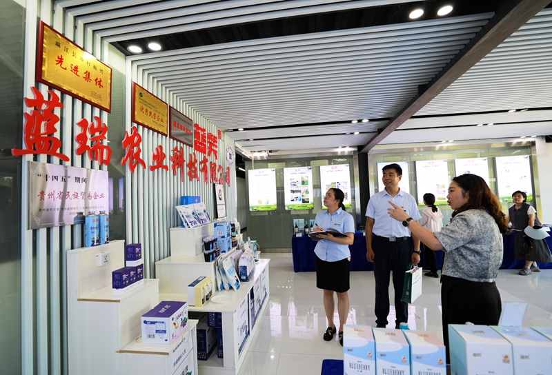 客户经理走访蓝瑞公司。