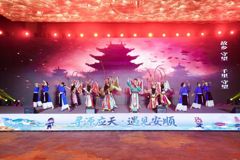 歌舞《故鄉千裡望》表演。