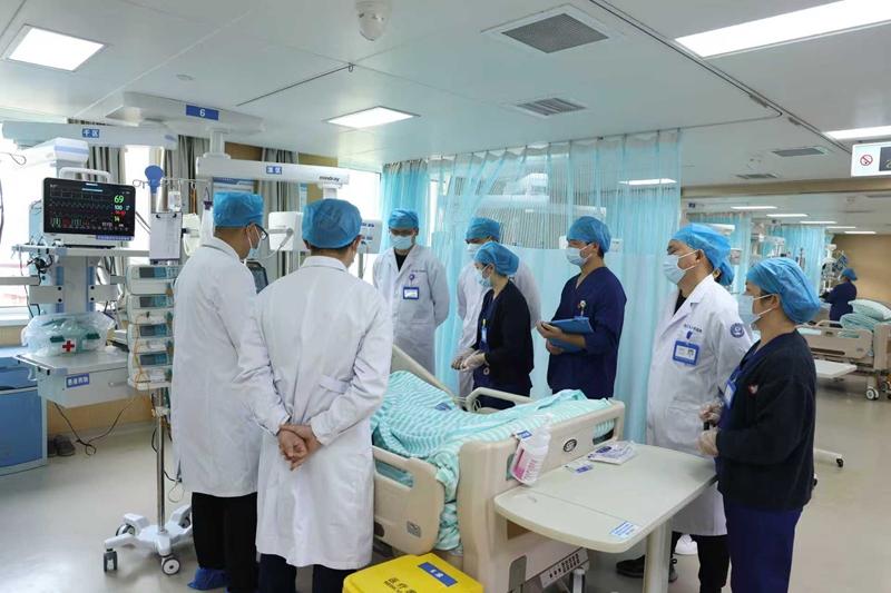 浙江大學醫學院附屬第二醫院幫扶專家出診（台江縣融媒體中心供圖）