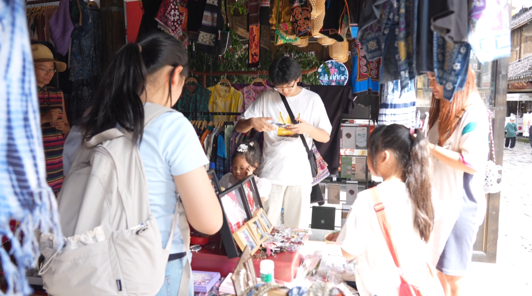 非遗手工制作受青睐。